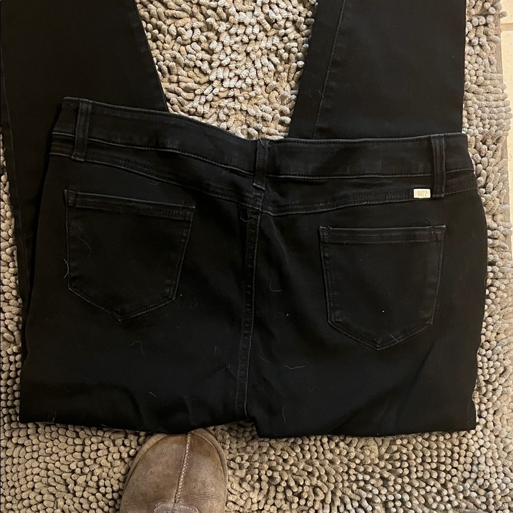 1822 Denim Women's Classic Black Cropped Jeans - Picture 6 of 8